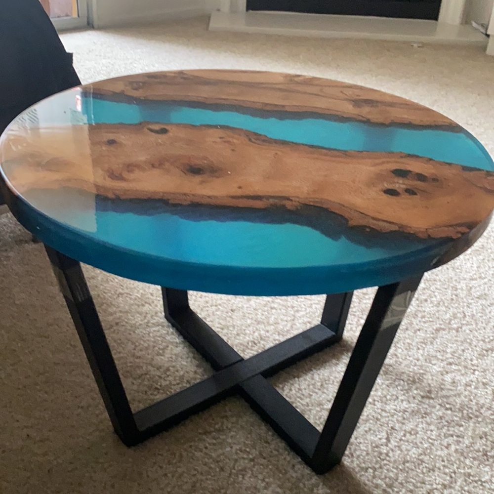 Custom epoxy table - Picture 2 of 2